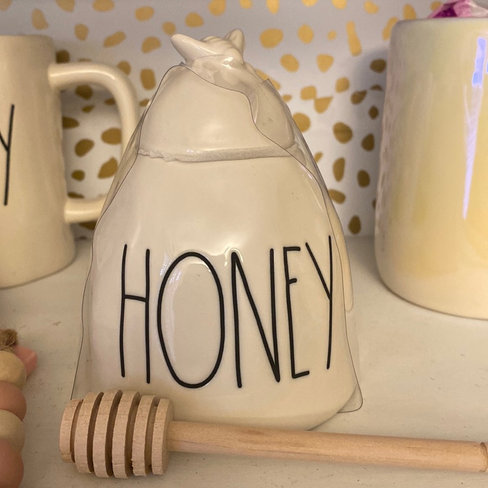 RAE DUNN honey pot.